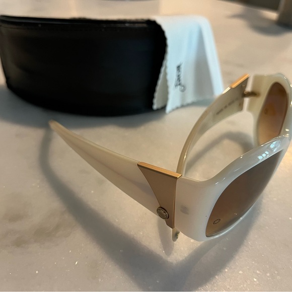 Montblanc Sunglasses with Case and Cloth - Picture 5 of 6